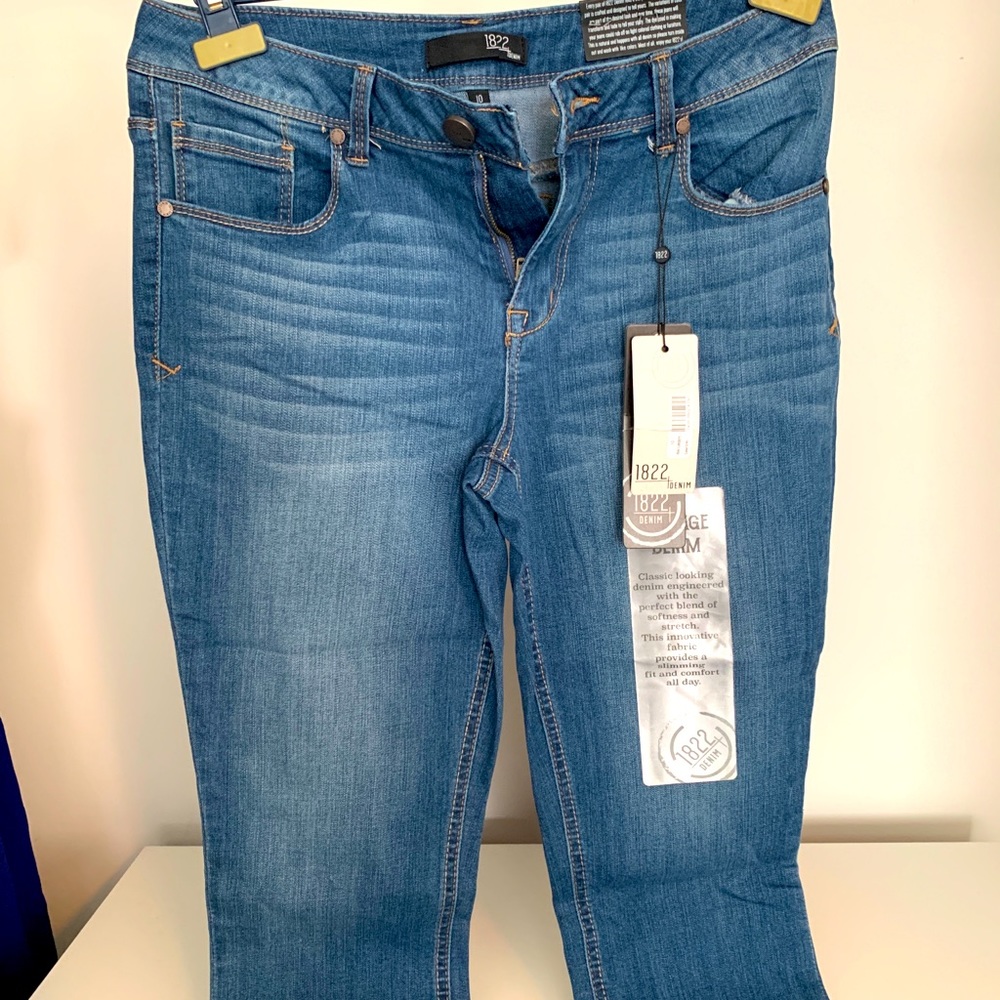 1822 Denim Crop Jeans, Size 10, Brand New with Tags, Slight Stretch